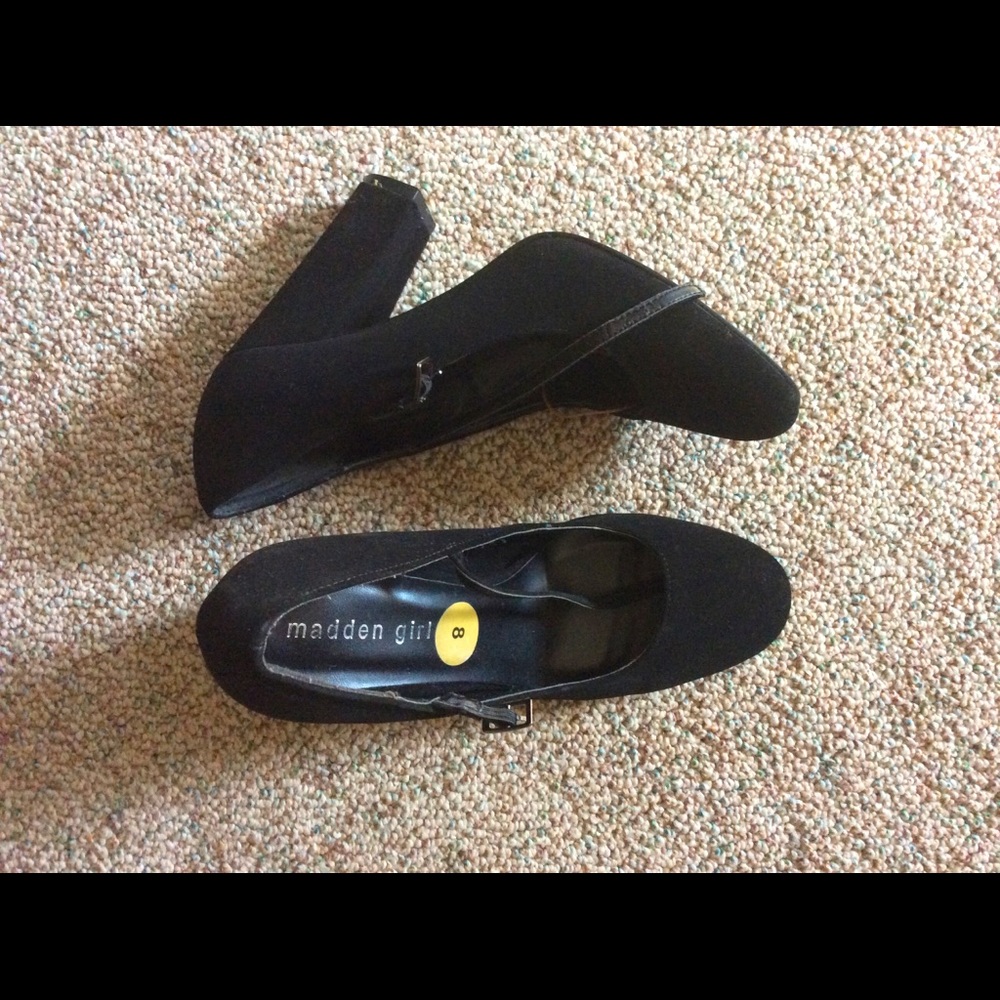 Shoe - Picture 1 of 1